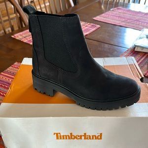 NIB women’s size 8 Timberland Chelsea boot.